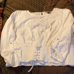 Cute white top with elastic bottom at waist